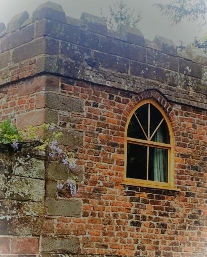 Stay In A Castle! Unique & Luxurious Historical Apartment, Self Contained, Free Parking & Wi-Fi 체스터 외부 사진